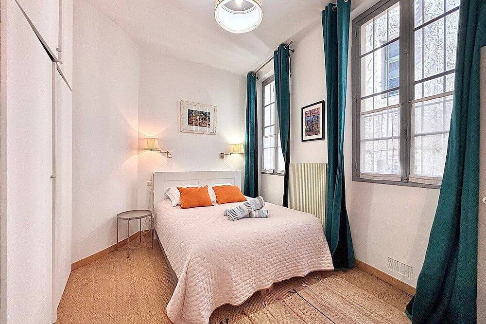 Appartement entier, Maison Carré, 2 chambres, climatisation in Nîmes, Région de Nîmes