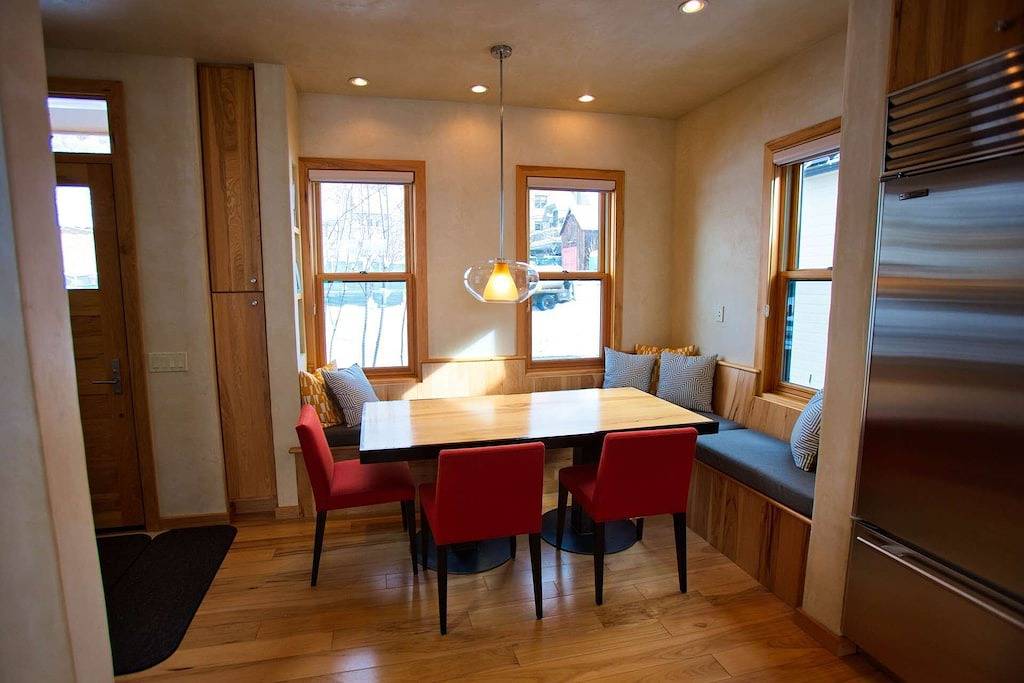 Perfekte Lage! Erstaunliches Stadthaus mit Blick auf die Berge - 1 Block zum Gondola Plaza, Restaurants & Shops! in Telluride, Telluride Ski Resort