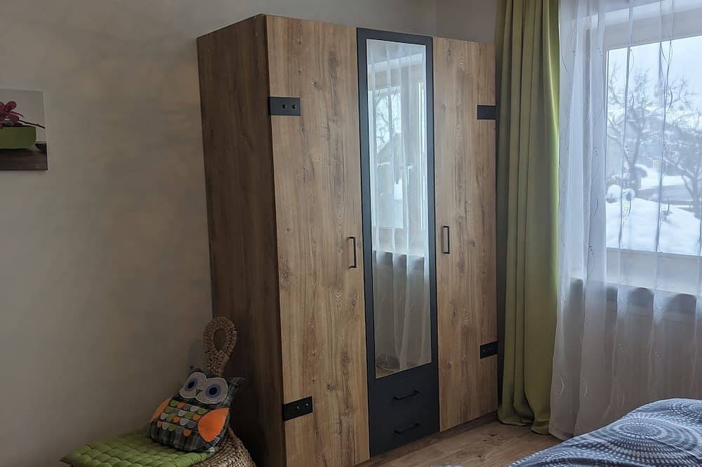 Ganze Wohnung, Ferienwohnung 64qm im Erdgeschoss mit 1 separatem Schlafzimmer in Pittenhart, Chiemsee