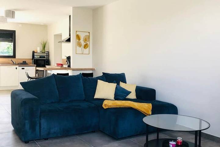 Location de vacances pour 10 personnes, avec jardin ainsi que terrasse et jacuzzi à Cerelles