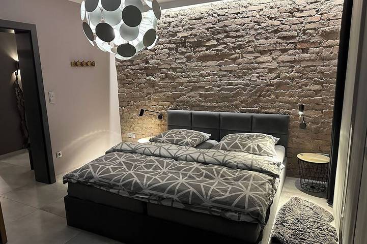 Ganze Wohnung, Komfortable Ferienwohnung mit Jacuzzi, bei ruhigem Wald, 5 Minuten vom Schloss in Oppeln und Umgebung