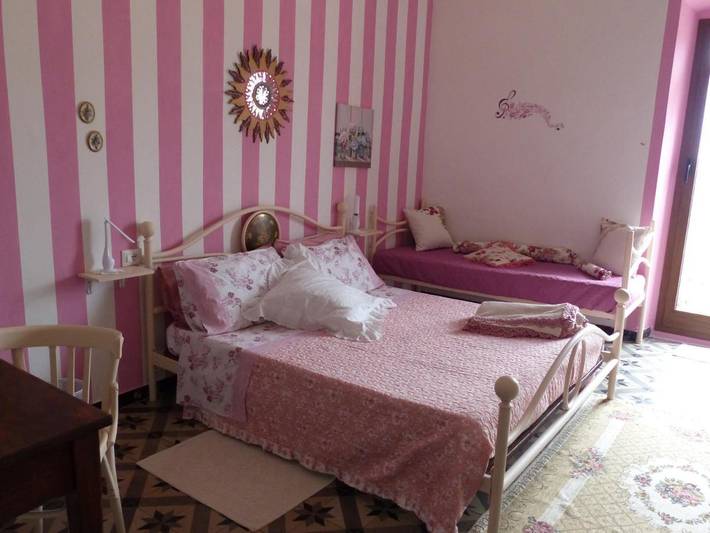 Chambre d’hôte pour 3 personnes, avec jardin et vue à Magomadas - 3