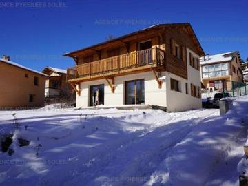 Gîte pour 10 personnes, avec jardin et terrasse à La Llagonne