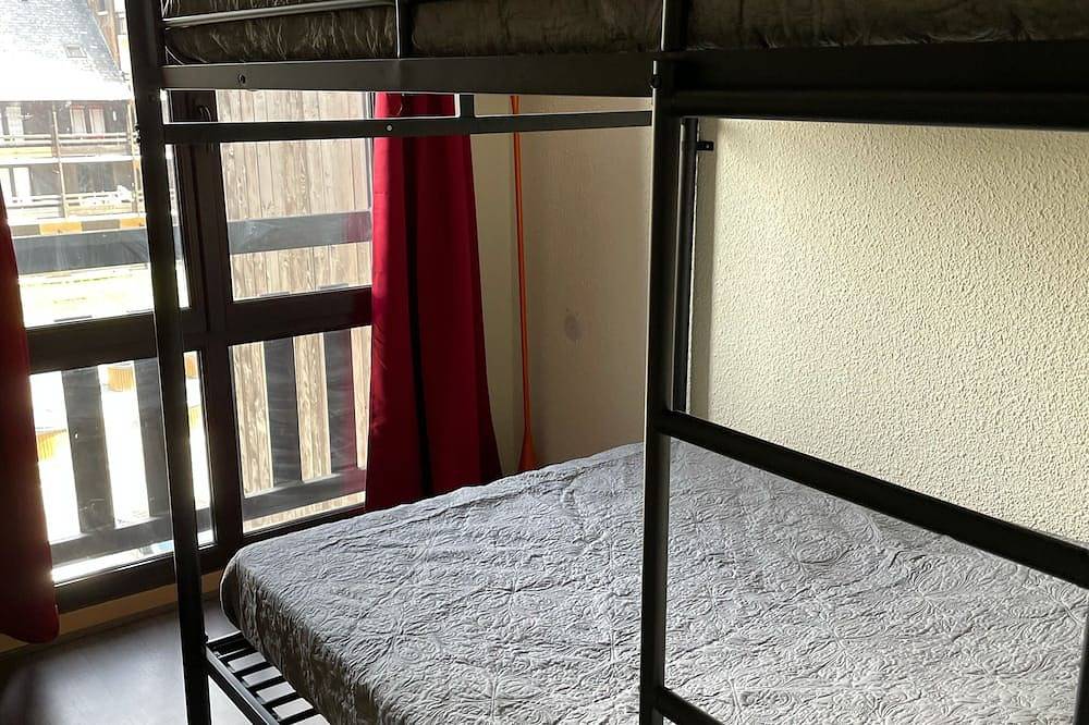 Apartamento entero, 6-person apartment - at the foot of the slopes - swimming pool and tennis court (in summer) in Station de Risoul, Risoul