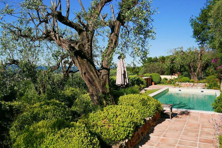 Location de vacances pour 8 personnes, avec terrasse et jardin à Châteauneuf-Grasse - 2