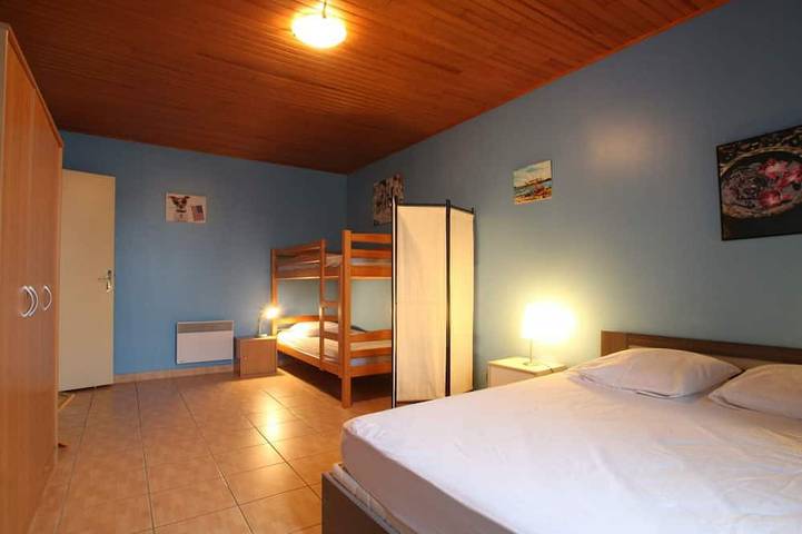 Maison de plage confortable, 2 chambres, terrasse et équipements bébé, proche centre village et plage in Hauteville-sur-Mer, Région de Coutances
