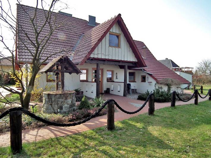 Ferienwohnung für 5 Personen, mit Balkon und Terrasse sowie Garten und Seeblick in Fuhlendorf - 2