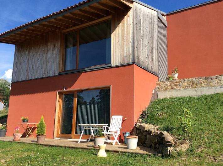 Gîte pour 2 personnes, avec jardin et piscine dans Saint-Laurent-Chabreuges