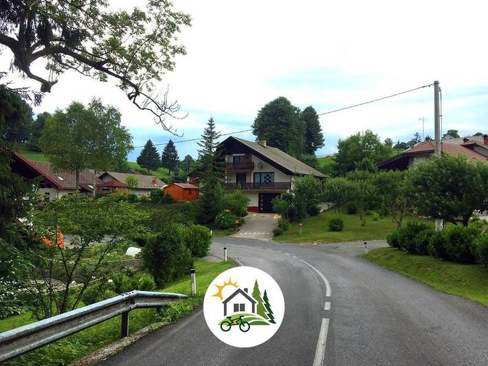 Gîte pour 2 personnes, avec Terrasse ainsi que Jardin et Sauna à Logatec