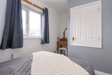 Log Cabin for 4 People in Leeds, Nidderdale AONB, Photo 2