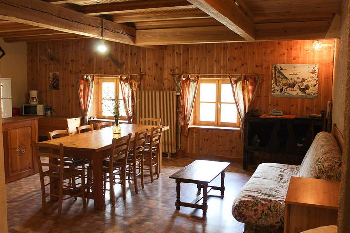 Gîte pour 6 personnes, avec Terrasse ainsi que Jardin et Vue