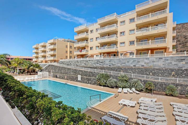 Ferienhaus Palmar D10 mit Gemeinschaftspool, Balkon und WLAN in Palm-Mar, Arona