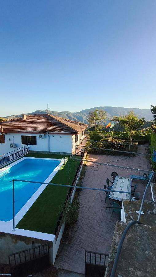 Location de vacances pour 15 personnes, avec Balcon et Terrasse ainsi que Jardin et Piscine à Lanjarón