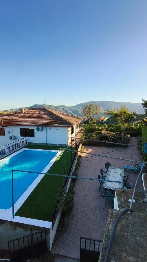 Casa de vacaciones para 15 personas, con vistas además de jardín y piscina - 1
