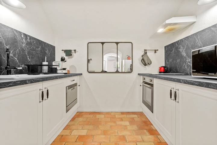 Apartment 'Gîte De Charme' with Mountain View, Wi-Fi and Air Conditioning in Méounes-lès-Montrieux, Middelhavskysten (Frankrig)