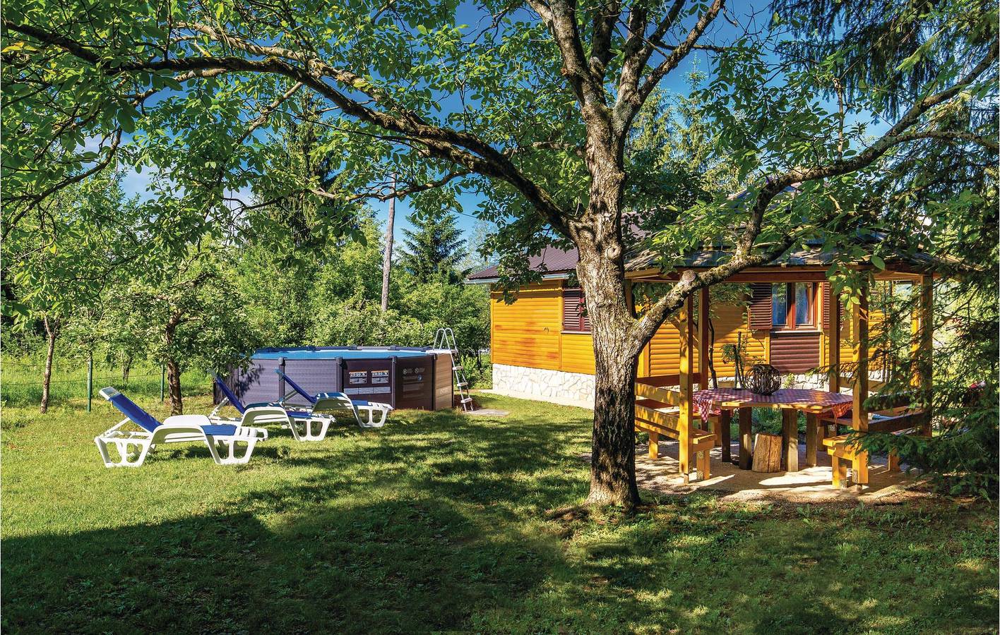 Gemütliche Ferienwohnung mit Pool, WLAN und Terrasse in der Nähe des Flusses Ribnjak in Karlovac und Umgebung