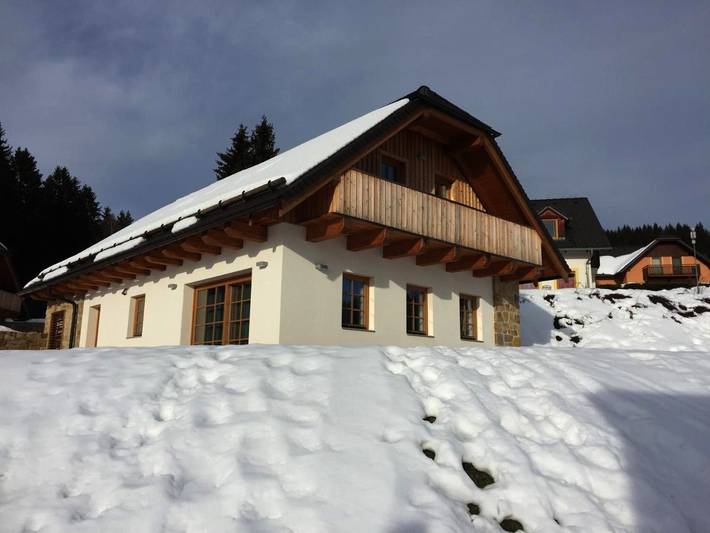 Ferienhaus für 10 Personen, mit Ausblick und Garten sowie Sauna und Seeblick in Lipno
