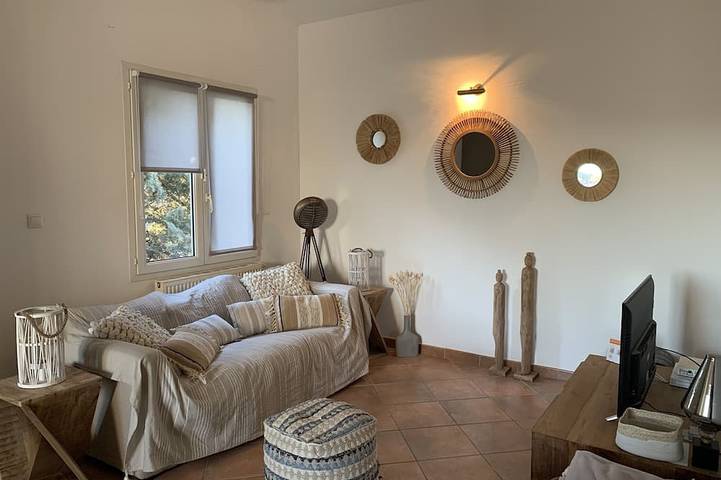 Superb vacation villa (fully renovated) in the heart of the Luberon in La Roque-sur-Pernes, Vaucluse