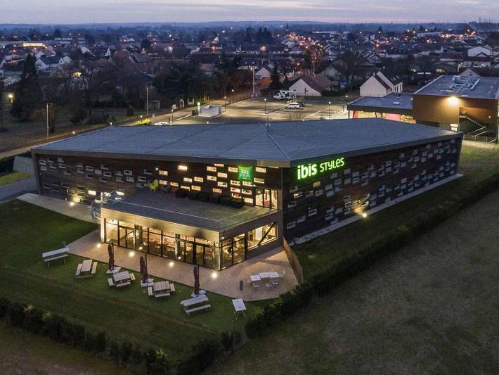 Hôtel pour 2 personnes, avec Terrasse et Jardin dans Circuit des 24 Heures du Mans