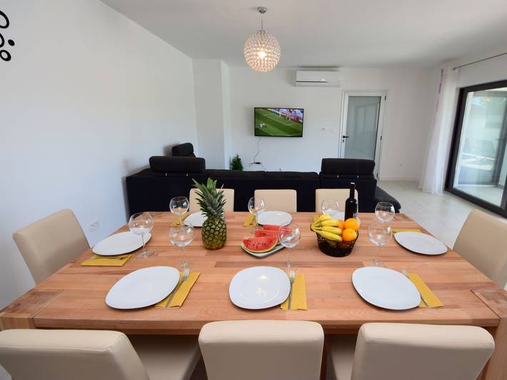 Location de vacances pour 10 personnes, avec jardin et terrasse à Tribunj - 4