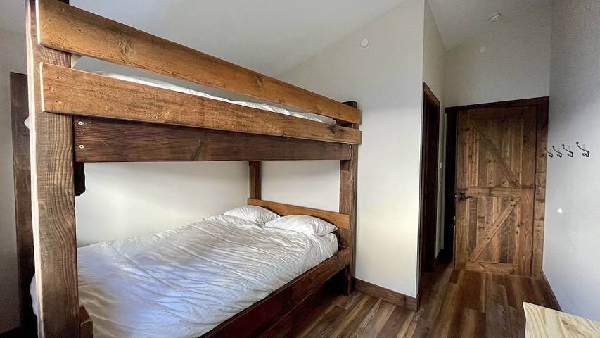 Vakantiehuis voor 18 personen, with terras and sauna as well as whirlpool in Canada