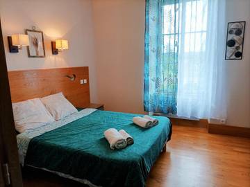 Hôtel pour 2 personnes, avec jardin ainsi que vue et terrasse, animaux acceptés dans Puycapel