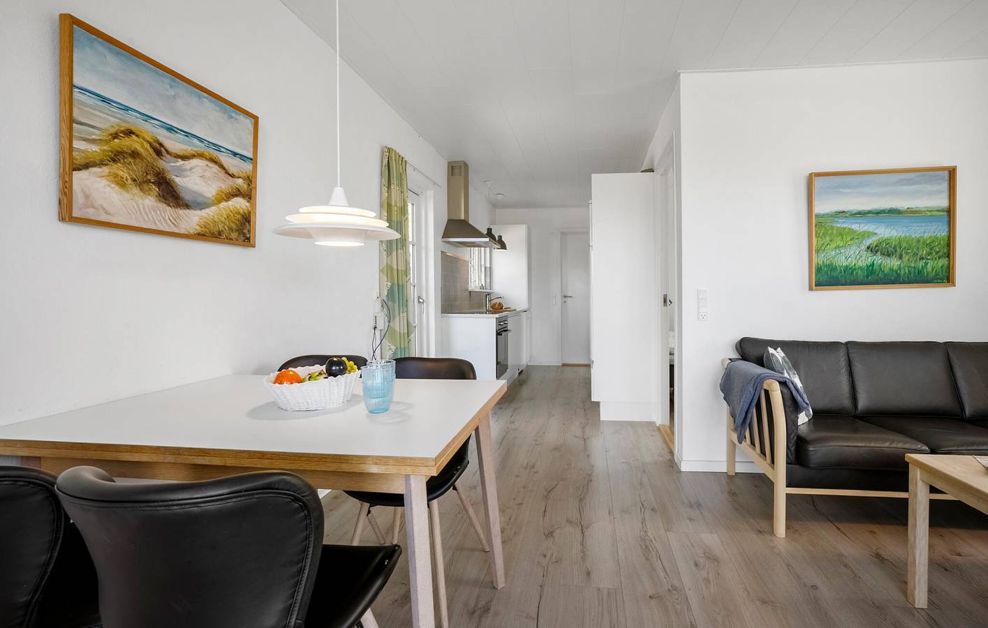 Hel ferielejlighed, Ferielejlighed for 4 personer med terrasse in Hasle, Bornholm