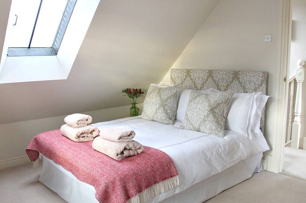 The Arns Cottage is a traditional stone built, cosy and luxurious retreat. in Perthshire