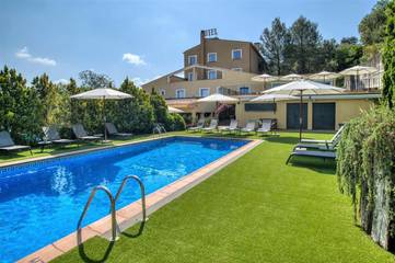Hôtel pour 2 personnes, avec jardin et sauna ainsi que piscine et jacuzzi, animaux acceptés à Gérone
