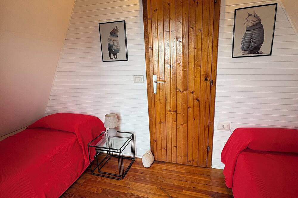 Chalet on the heights of Lake Maggiore with private beach in Trarego Viggiona, Lago Maggiore (Piemont)