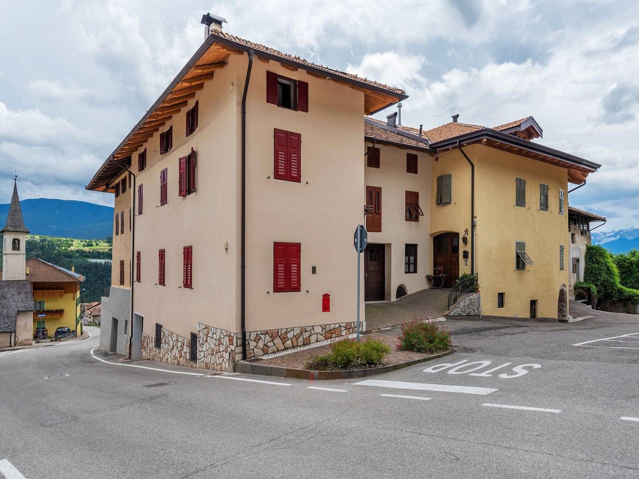 Entire apartment, Belvilla by Oyo Charming Apartment in Brez with Tv in Brez, Novella (Trentino)