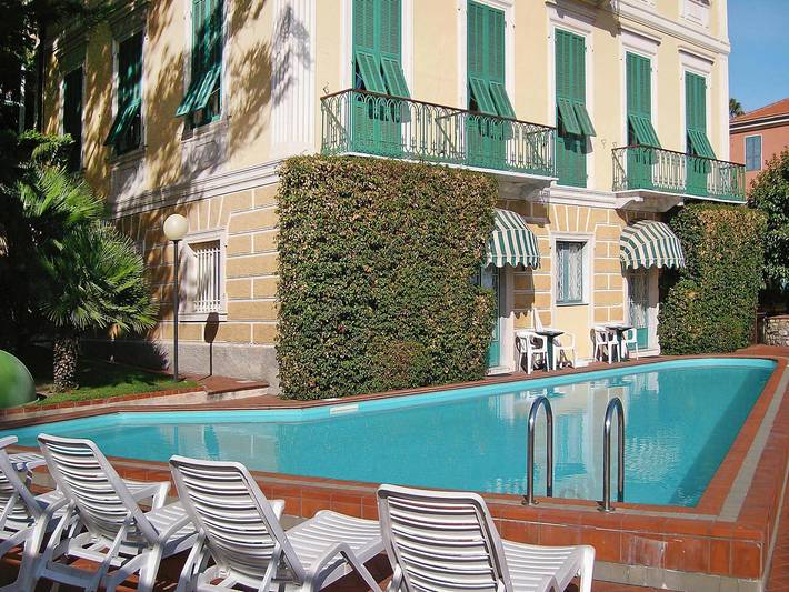 Villa pour 4 personnes, avec piscine ainsi que jardin et terrasse à Imperia - 4