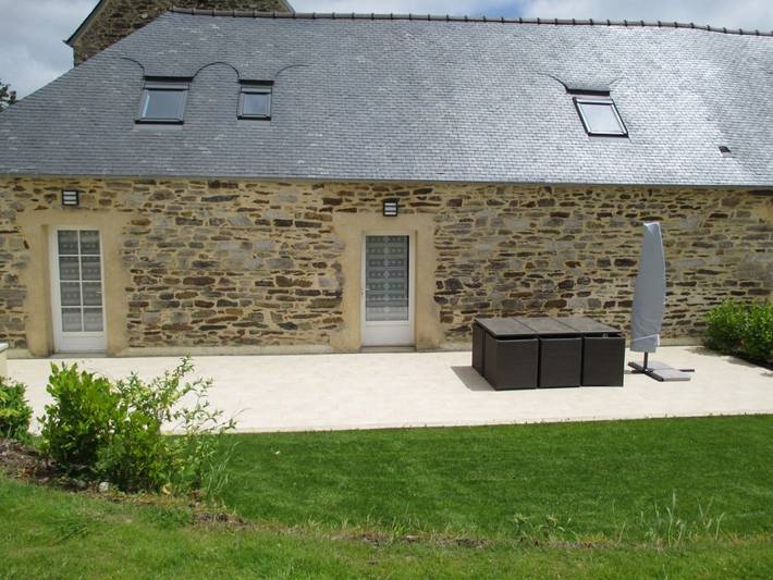 Gîte pour 6 personnes, avec terrasse ainsi que piscine et jardin à Langoat - 2