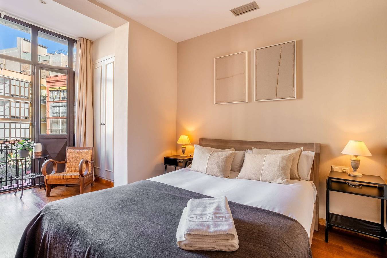 Appartamento intero, Elegant and historic 3Bd in Pl Urquinaona! in Barcelona Centre, Barcellona