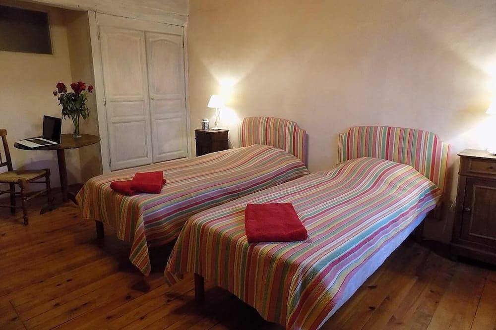 Charming residence with swimming pool in beautiful property in Castelnaudary, Carcassonne region