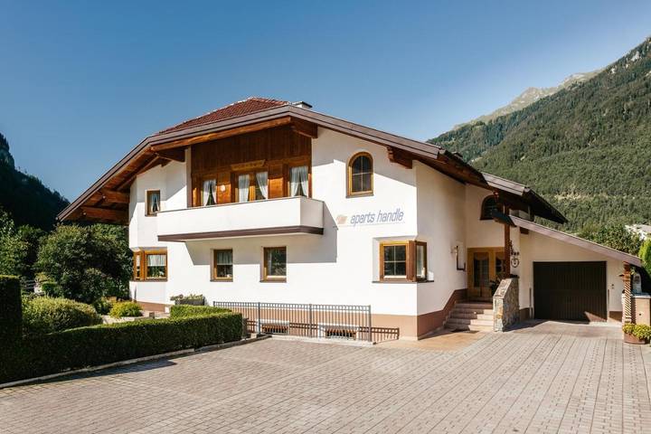 Ferienwohnung für 6 Personen, mit Balkon und Terrasse sowie Garten und Sauna in Pfunds