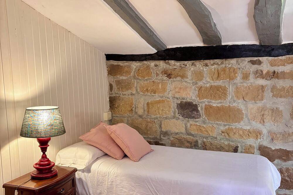 Lo Macario Pasiega cabin, with forest views in Luena, Cordillera Cantábrica