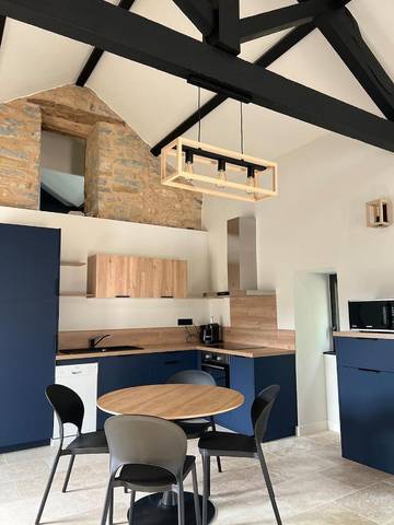 Gîte pour 4 personnes, avec piscine ainsi que jardin et vue à Saint-Rome-de-Cernon