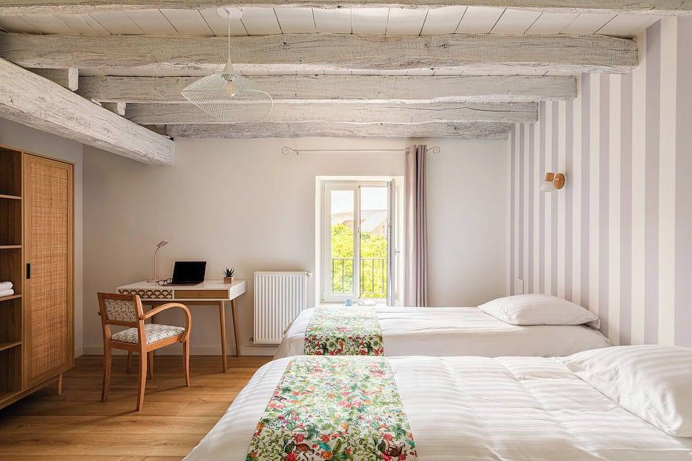 Renovated farmhouse ideal for families and groups in Le Grand-Bourg, Guéret region