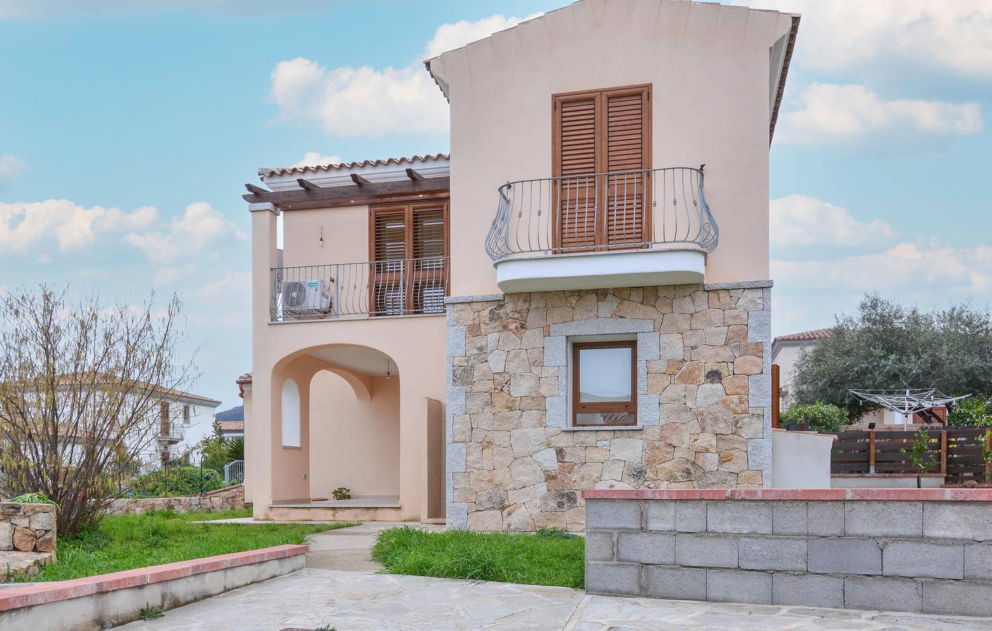 Acogedor apartamento con vistas a la playa, lavadora, aire acondicionado y aparcamiento in Malamuri, Budoni