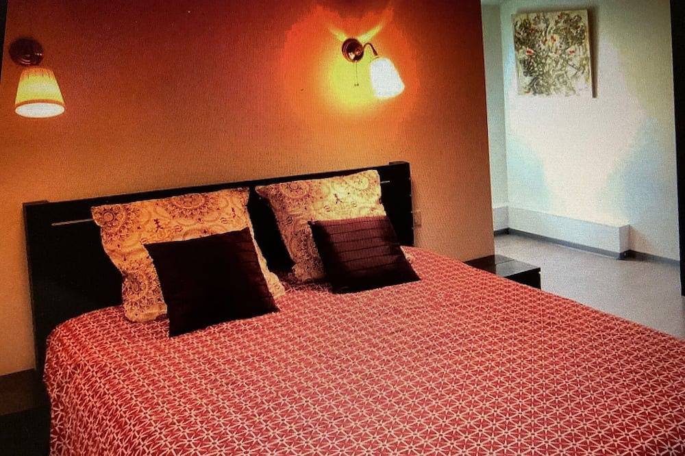 Auberge Sainte Marguerite - Room \"Pine de Galle\" in La Garde, Côte méditerranéenne (France)