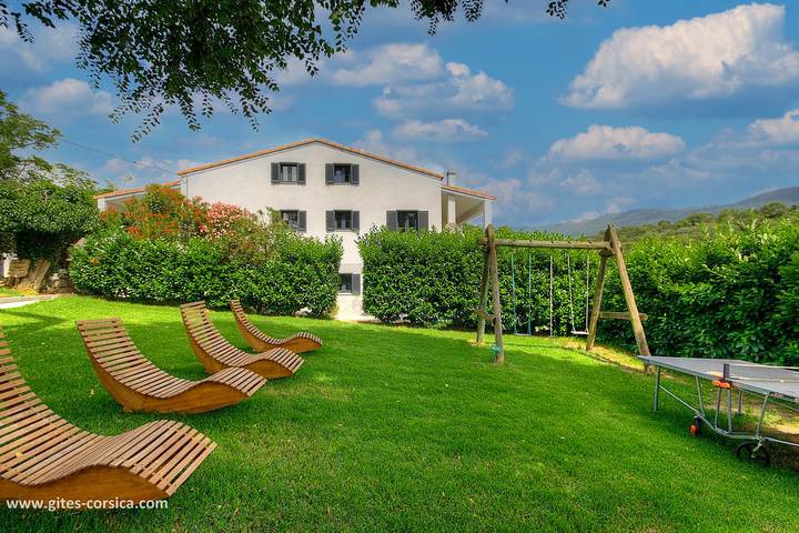 Gîte pour 2 personnes, avec vue ainsi que terrasse et jardin - 1