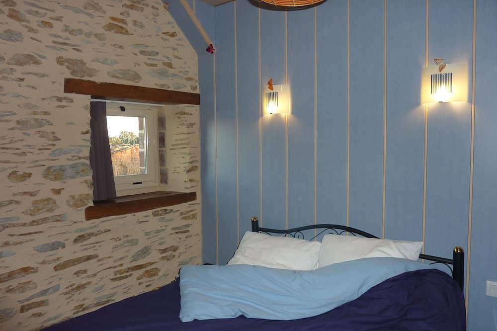 Ancienne écurie rénovée avec goût, Piscine intérieur chauffée  et jacuzzi in Segré-en-Anjou-Bleu, Région de Segré