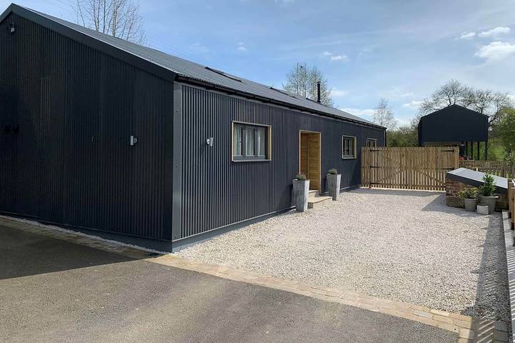 Holiday rental for 8 people, with terrace and hot tub as well as garden in Carsington Water