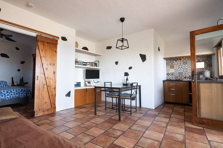 Sweet Tabaiba Suite – Häuschen mit Meerblick, privater Terrasse und Wlan in Tías, Lanzarote
