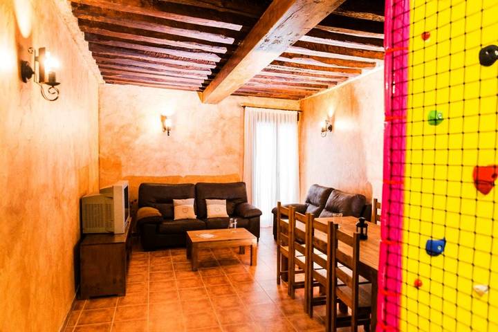 Casa rural para 12 personas, con vistas y balcón, Familias con niños en Horche - 2