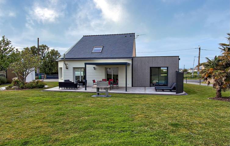 Location de vacances pour 8 personnes, avec jacuzzi ainsi que terrasse et jardin à Ploudalmézeau