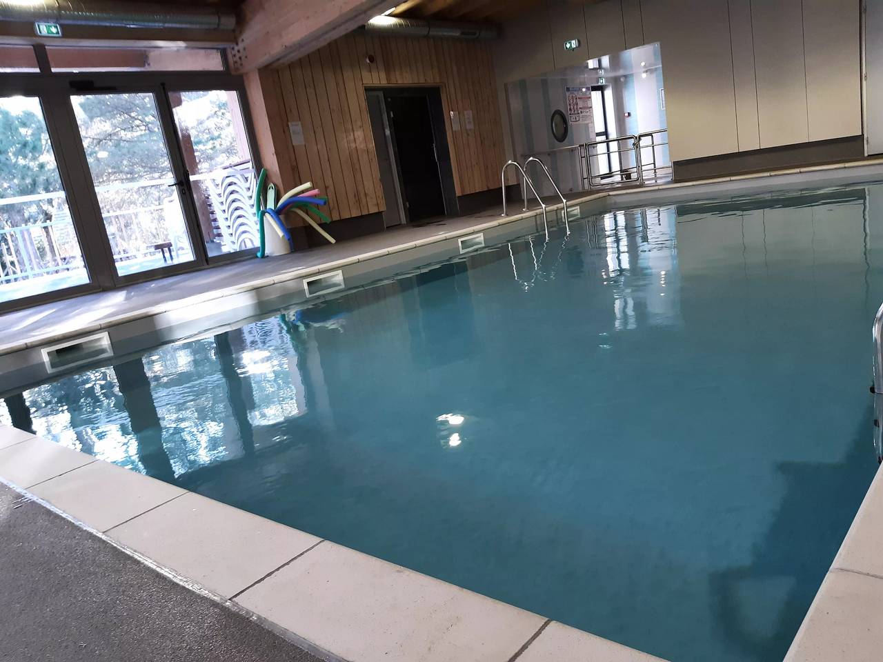 Apartamento entero, Estancias “Etage” de 3 habitaciones para 7 personas in Saint-Léger-les-Mélèzes, Parque Nacional de los Ecrins