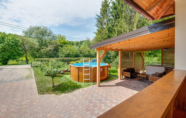 Charmante Ferienwohnung mit Pool, WLAN und Zugang zum Fluss – der perfekte Urlaubsort! in Sisak-Moslavina