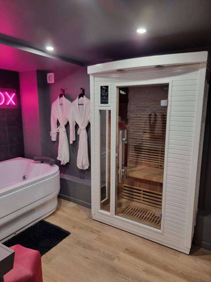 Gîte pour 2 personnes, avec jacuzzi et jardin ainsi que sauna et terrasse à Choisy-le-Roi - 2